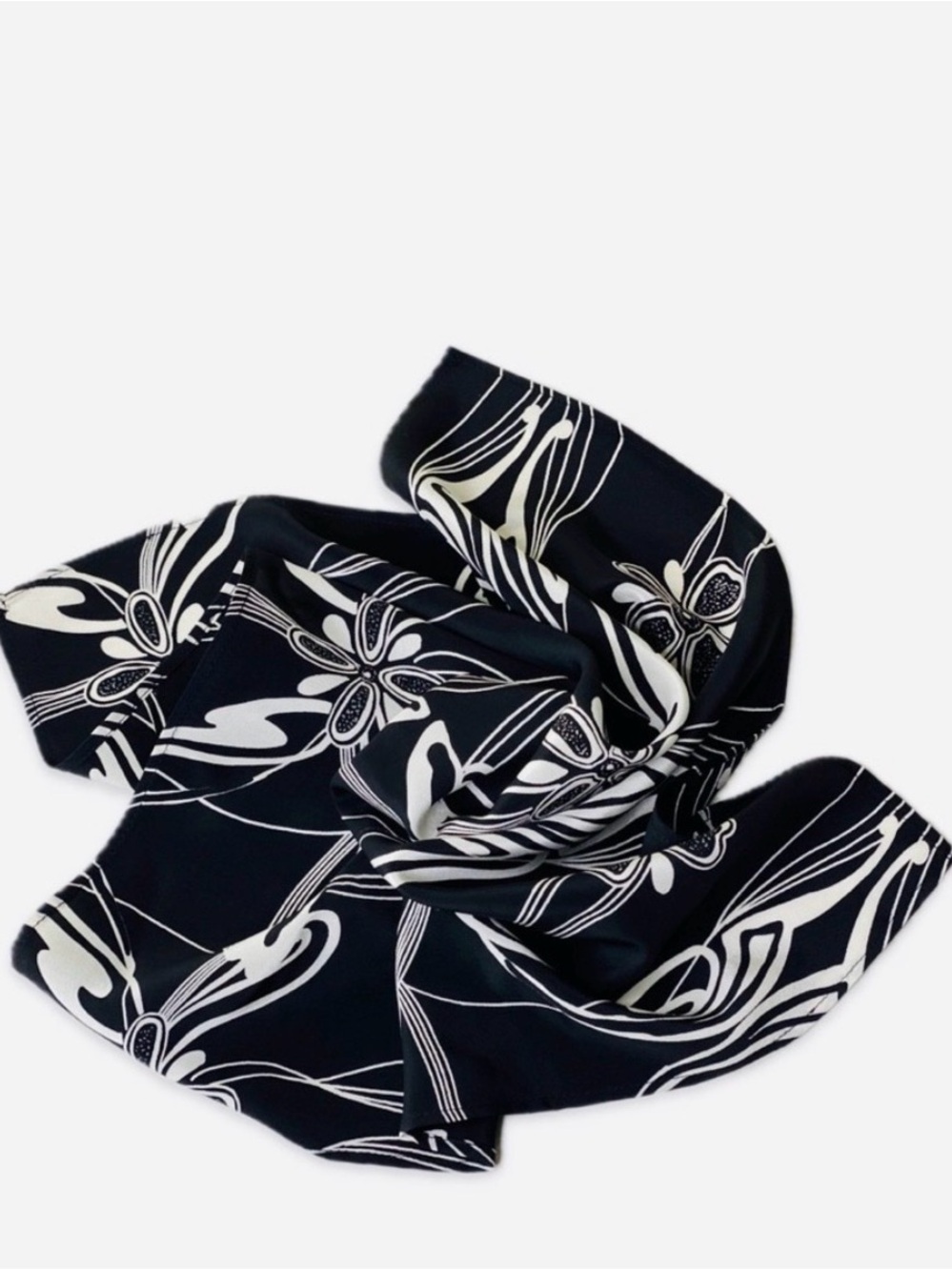 NWT SILKLETTE Abstract Floral 100% Fine Silk Black/White Kerchief Scarf